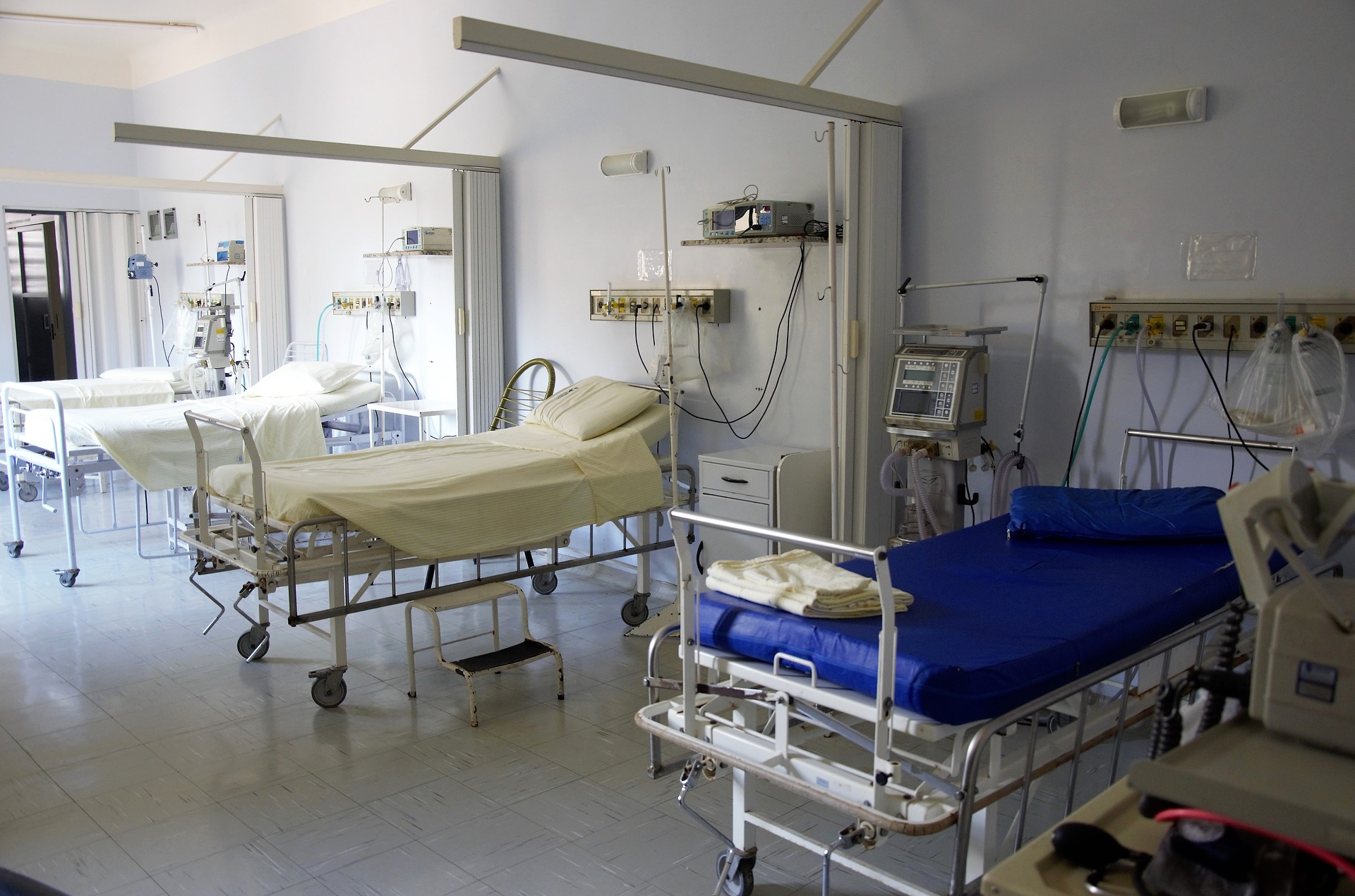Insights Blog 6 Empty hospital room with medical equipment