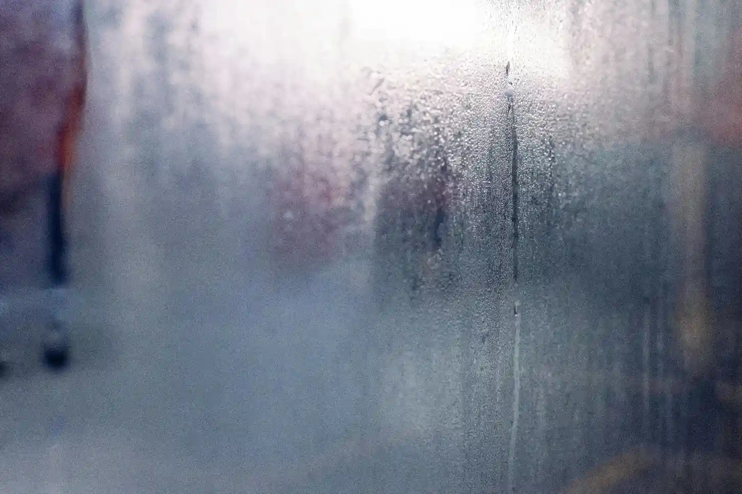Insights Blog 6 Condensation on indoor glass showing excess moisture related to ideal indoor humidity control.