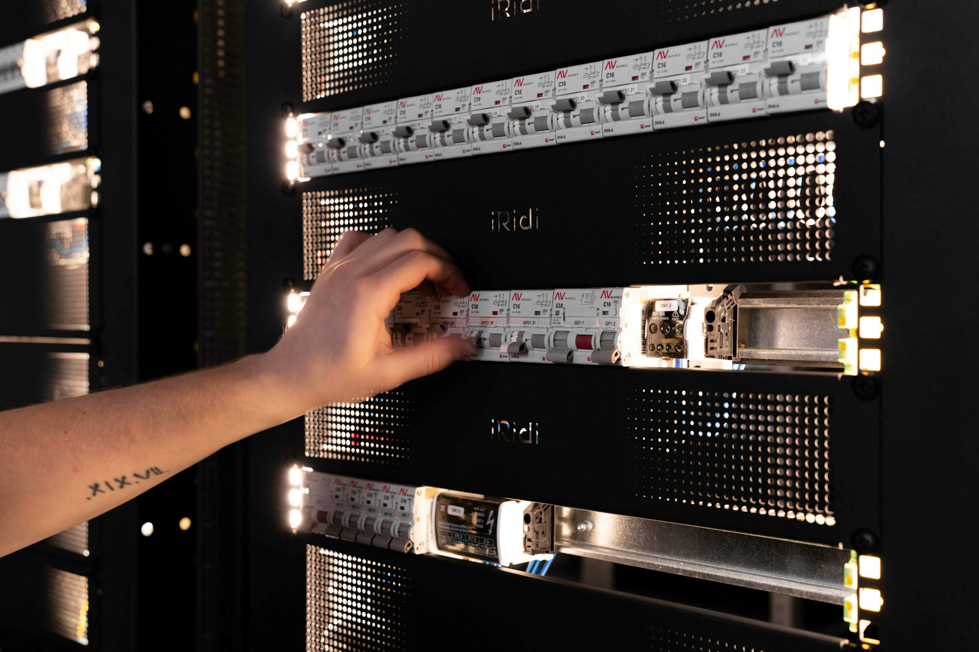 Insights Blog 3 Hand adjusting a server module in a dark rack, where low humidity raises the risk of static discharge