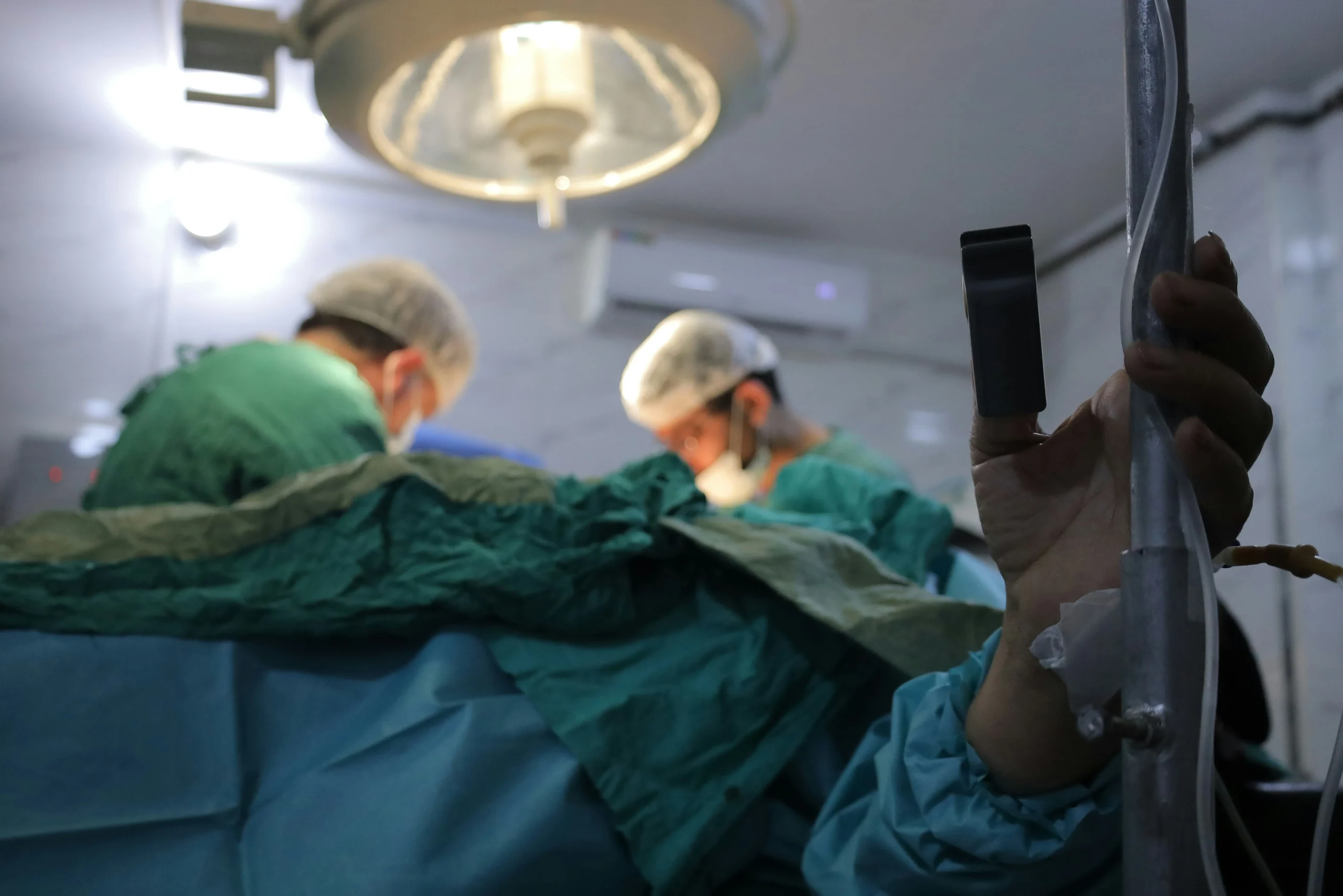 Surgeons in an operating room, where humidity control is directly tied to surgical fire and infection prevention standards.